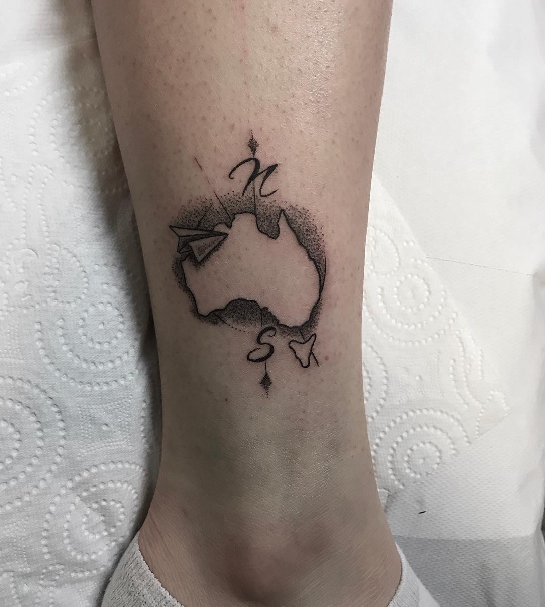 黎小姐脚踝地图纹身图案